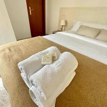Guest house Hostal De Berge 5*