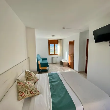 Guest house Hostal De Berge 5*